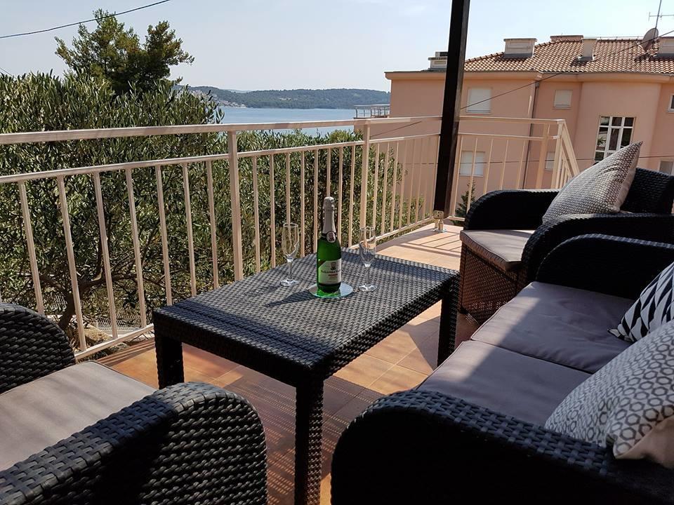 Adriatic Apartments Трогир Екстериор снимка